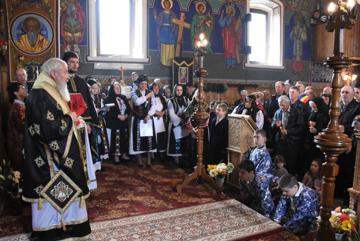 Vizite și slujiri arhierești în parohii clujene 112566