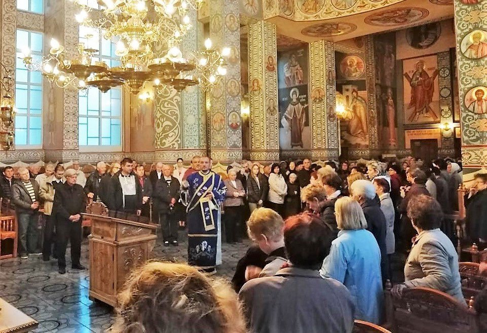 Vizite și slujiri arhierești în parohii clujene 112568