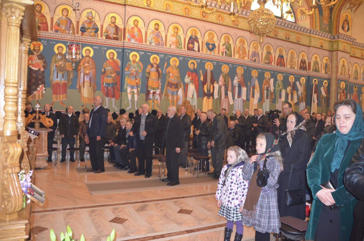 „Când se împuţinează dragostea de Dumnezeu, suntem predispuşi spre orice păcat” 112457