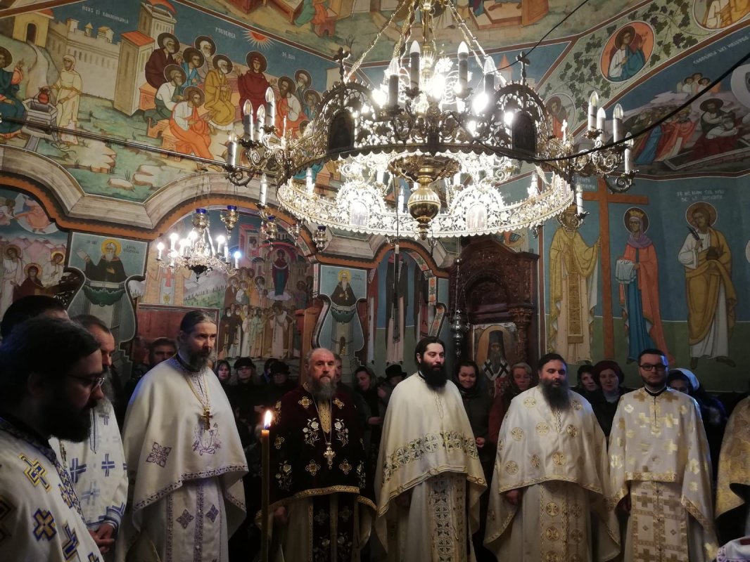 Sfântul Ierarh Pahomie, serbat în judeţul Neamţ 112452