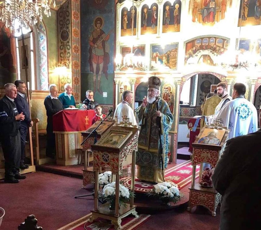 Slujiri arhierești în Duminica a cincea din Postul Mare 112501