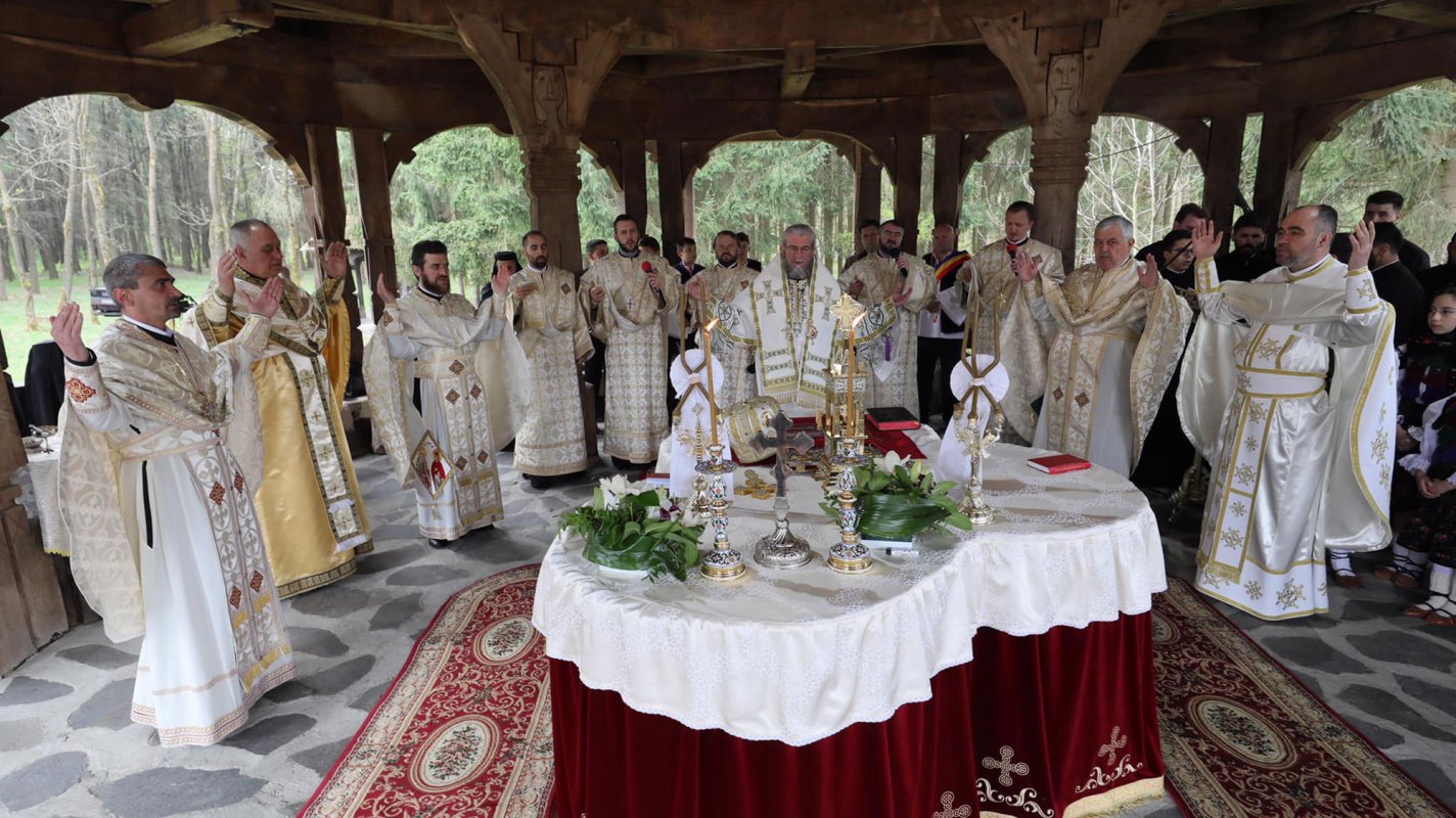 Slujiri arhierești în Duminica a cincea din Postul Mare 112505