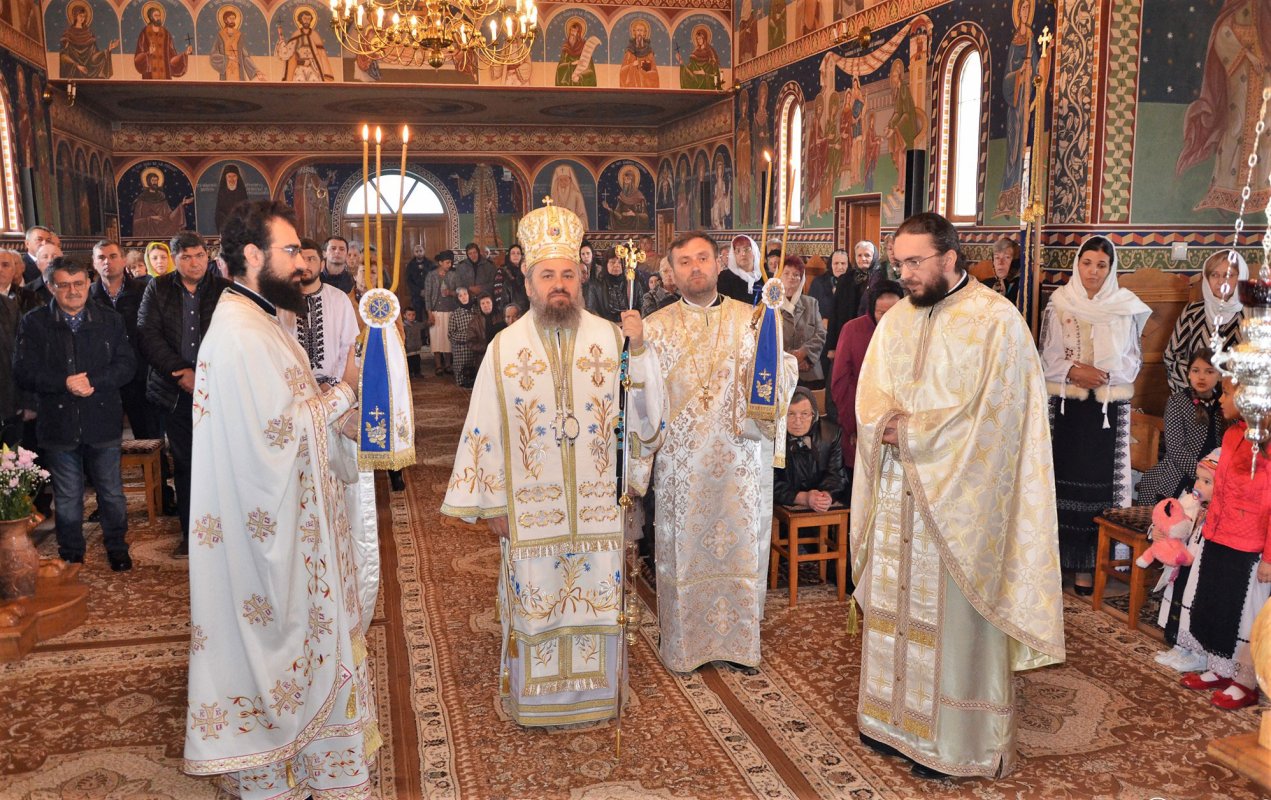 Slujiri arhierești în Duminica a cincea din Postul Mare 112508