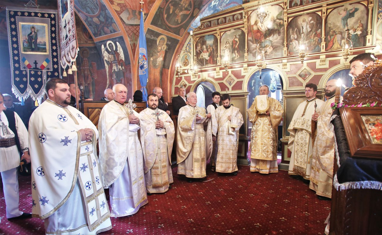 Slujiri arhierești în Duminica a cincea din Postul Mare 112511