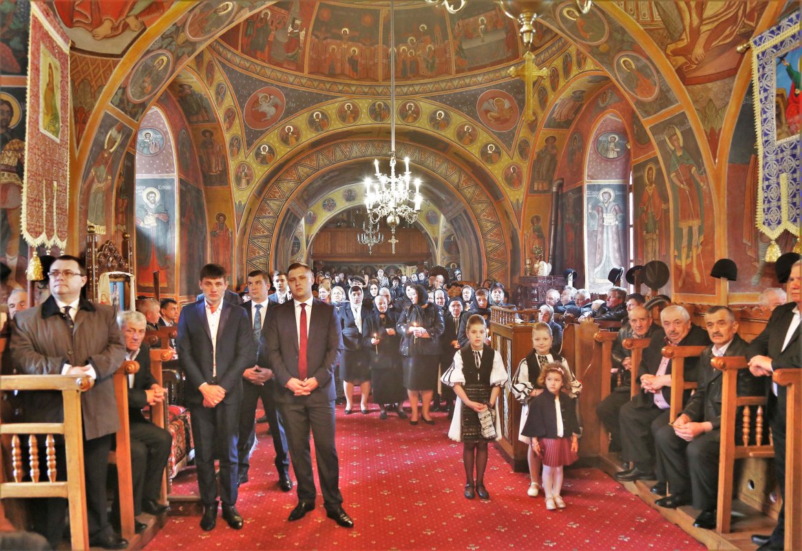 Slujiri arhierești în Duminica a cincea din Postul Mare 112512