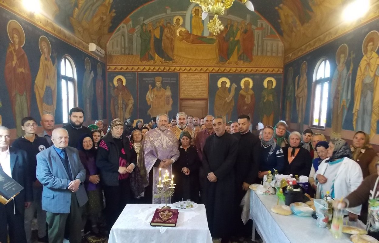 Taina Sfântului Maslu în parohiile doljene Brabova și Ciutura 112522