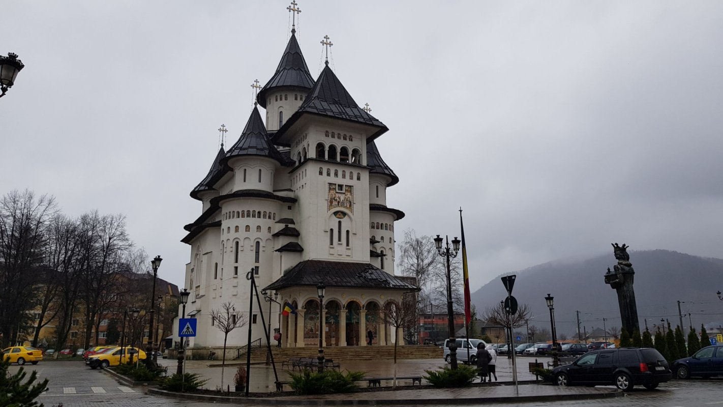 Binecuvântare arhierească pentru credincioşii din Gura Humorului 112380