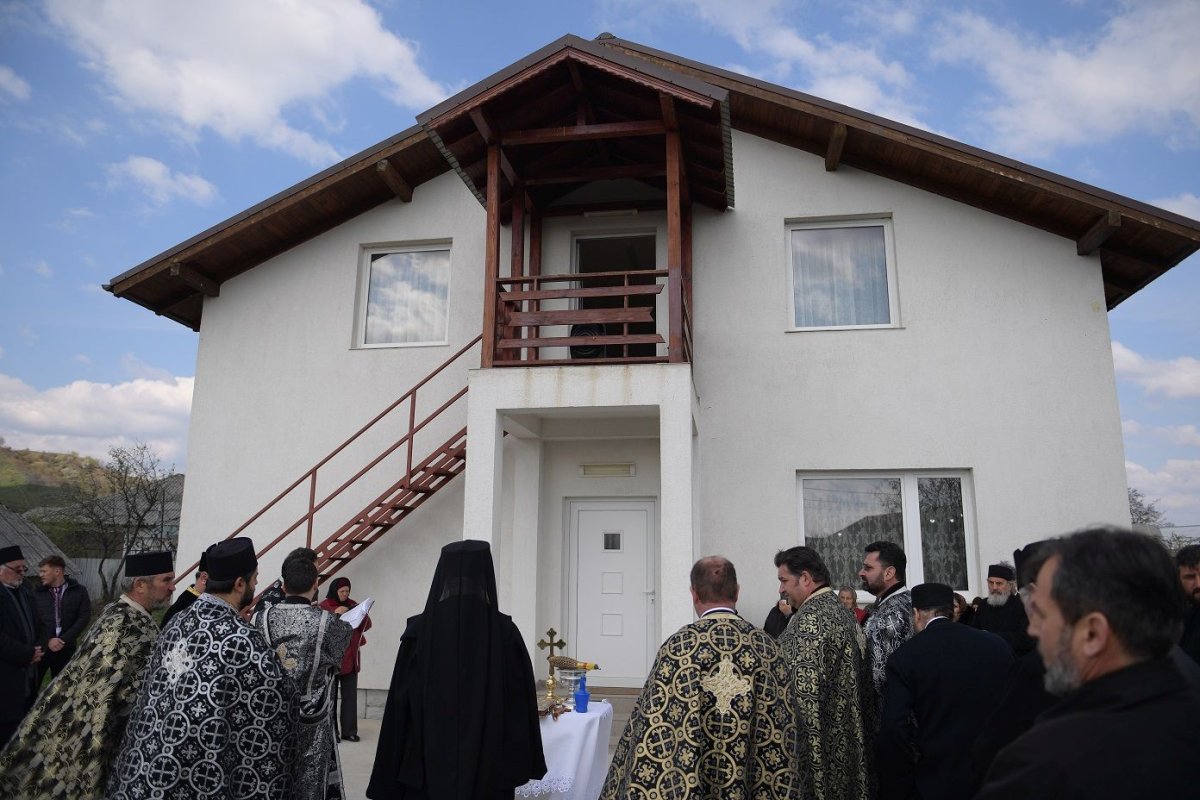 Casa socială, oficiul parohial şi capela mortuară de la Chintinici au fost sfinţite 112377