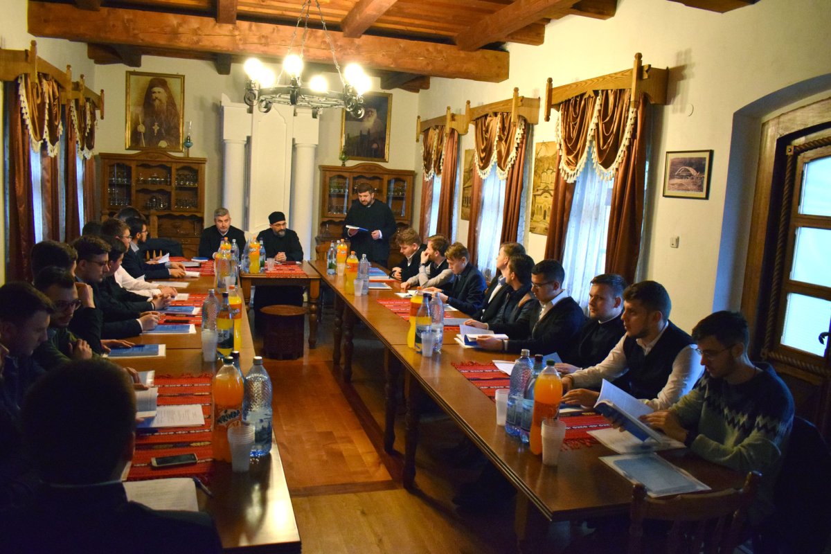 Simpozion Naţional Studenţesc la Mănăstirea Lainici 112444