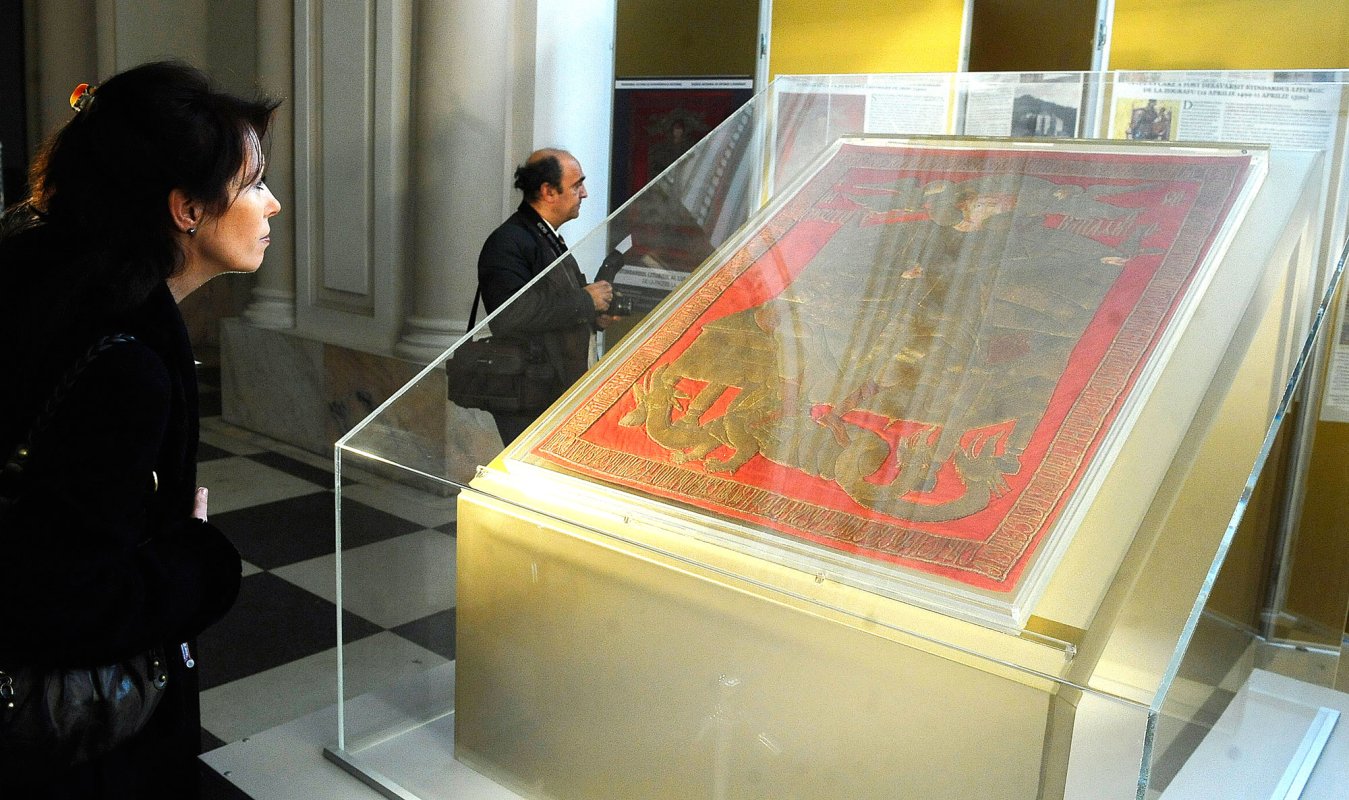 Stindardul lui Ştefan cel Mare, expus la Luvru 112294