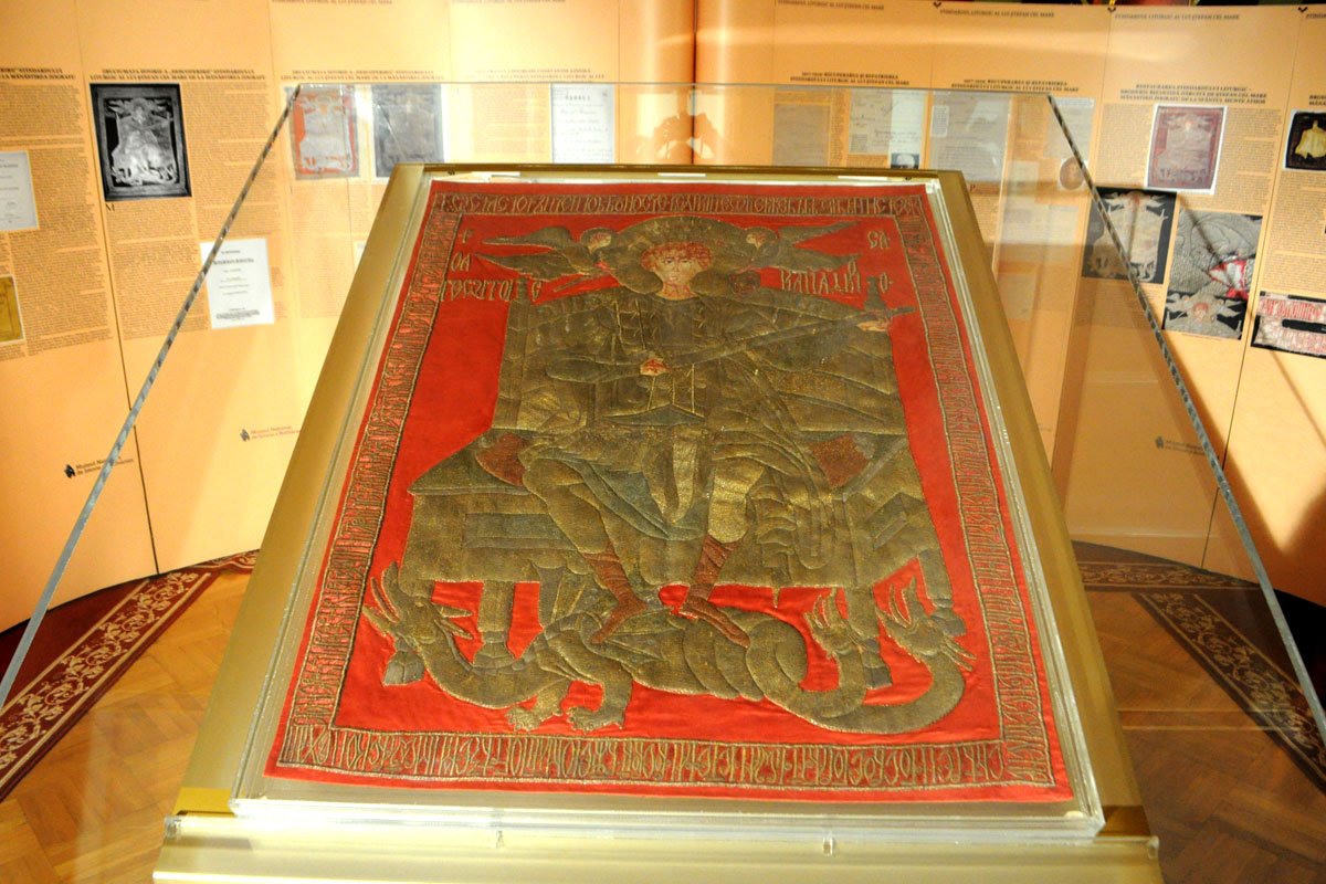 Stindardul lui Ştefan cel Mare, expus la Luvru 112295