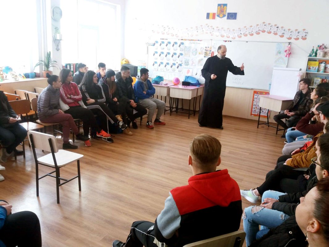 Comunicare şi comuniune în viaţa tinerilor 112233