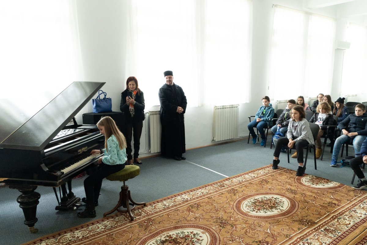 Vizită la un aşezământ social-filantropic din Galaţi 112171