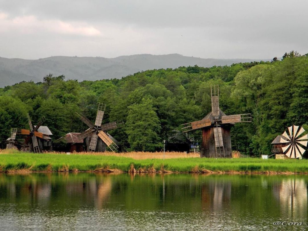 „Românul se îmbracă  și locuiește în poezie, fără a părăsi realitatea” 112374