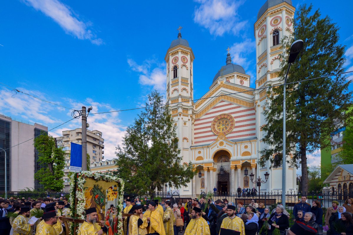 Procesiune cu ramuri de finic și salcie în Capitală 112061