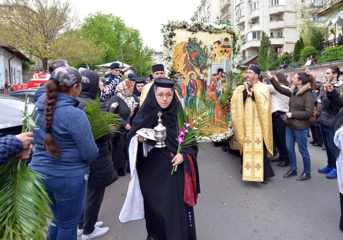 Procesiune cu ramuri de finic și salcie în Capitală 112071