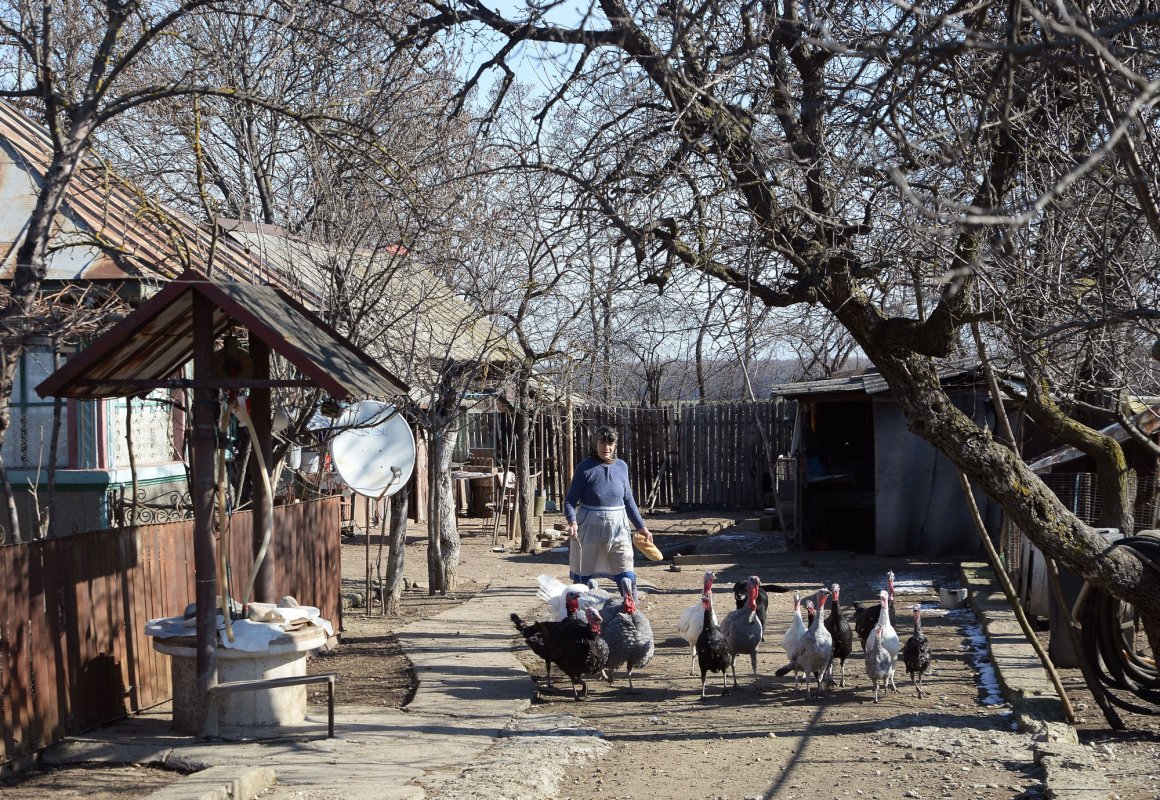 Satul în care doar preotul mai ține vie speranța 111984