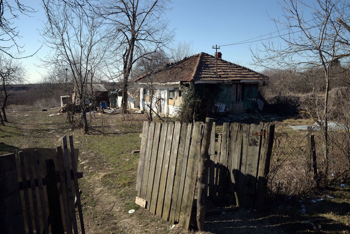 Satul în care doar preotul mai ține vie speranța 111986