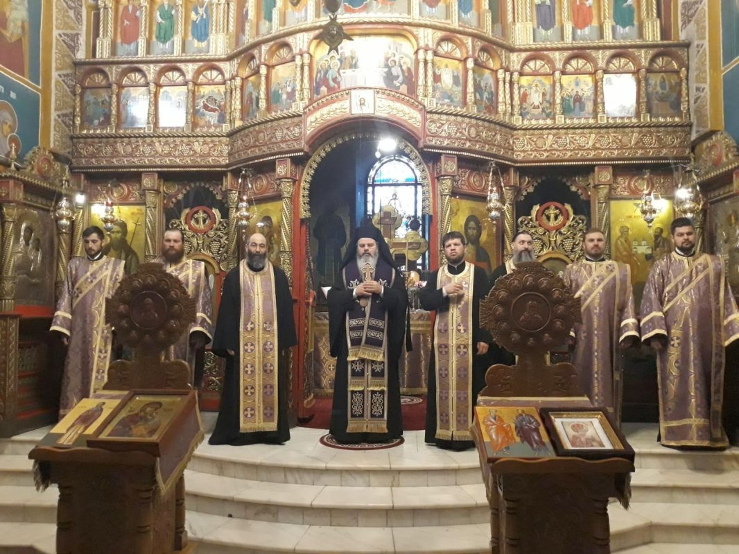 Slujbă arhierească la catedrala din Huşi  111773