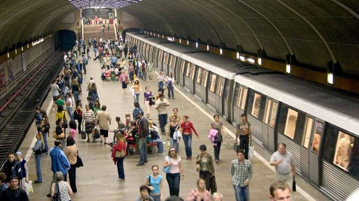 Circulaţia la metrou de sărbători 111767