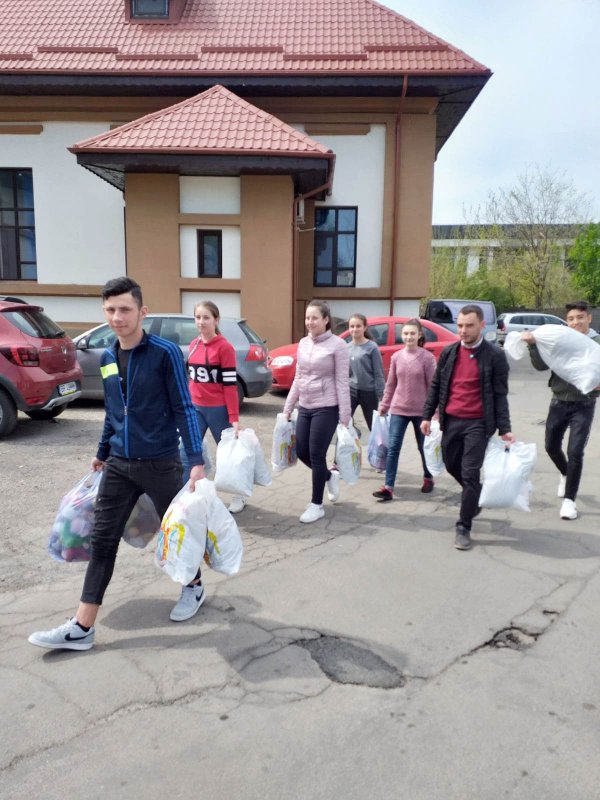 Daruri din partea Parohiei Oprișenești 111755