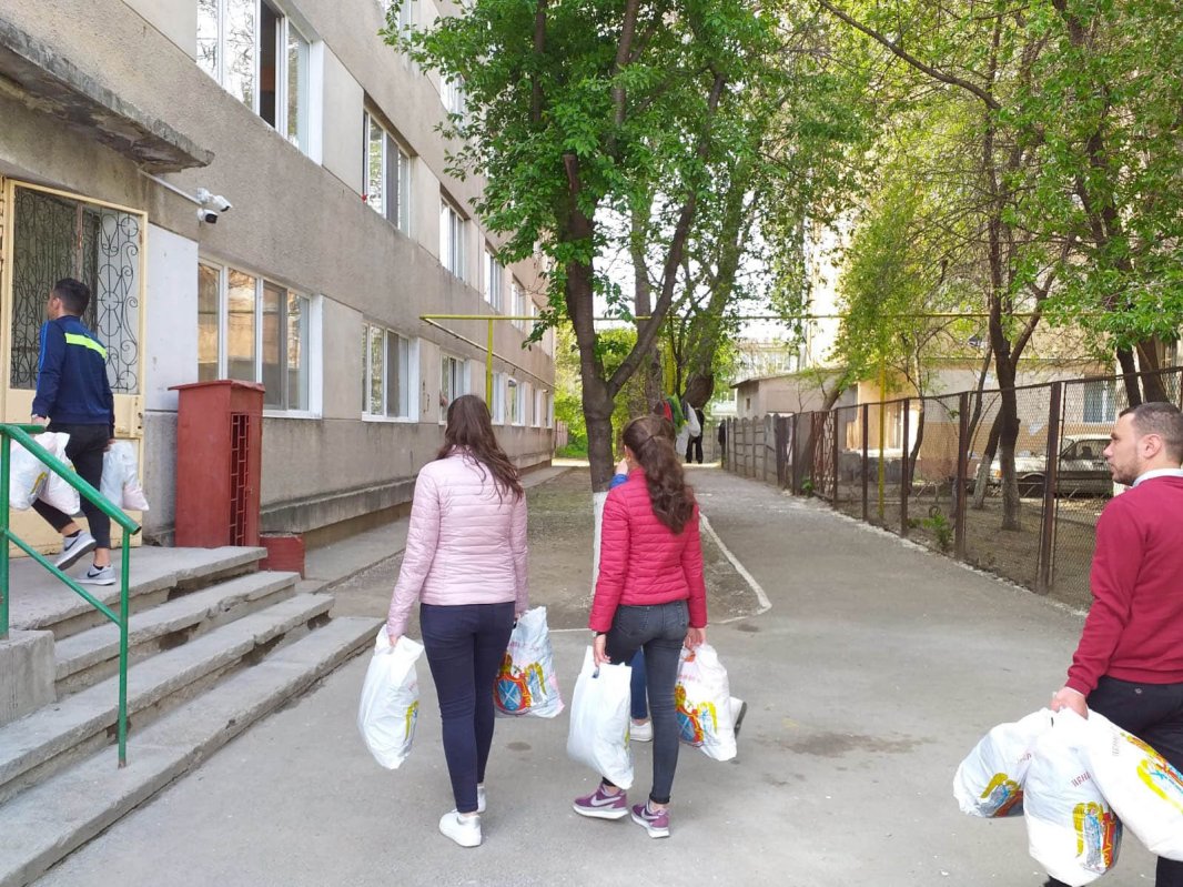 Daruri din partea Parohiei Oprișenești 111762