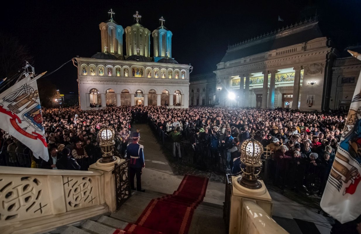 Hristos Cel înviat Se dăruiește în Sfânta Euharistie 111901