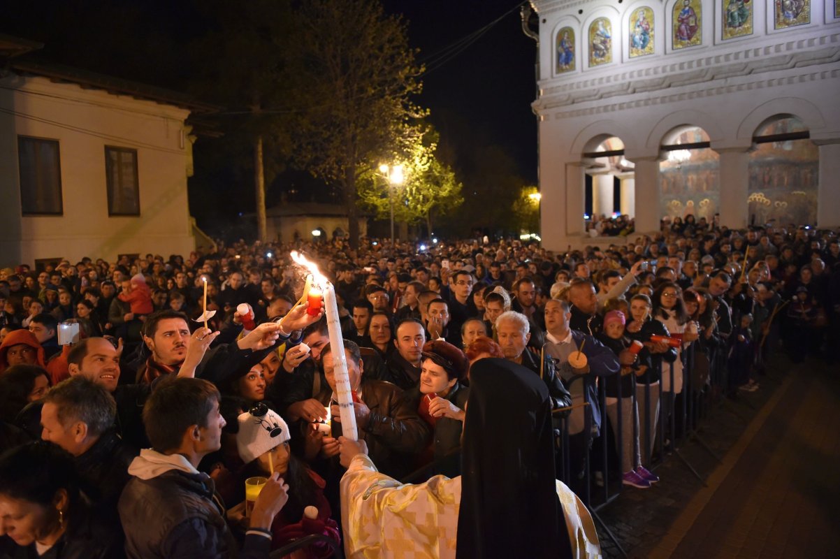 Învierea lui Hristos luminează sensurile creației şi vieţii 112035