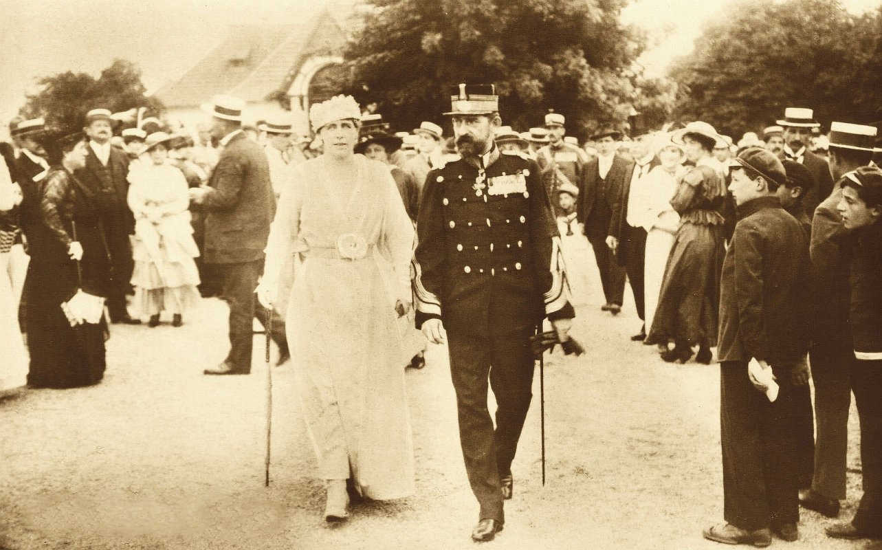 Paștile la Curtea Regală a României acum 100 de ani  111957