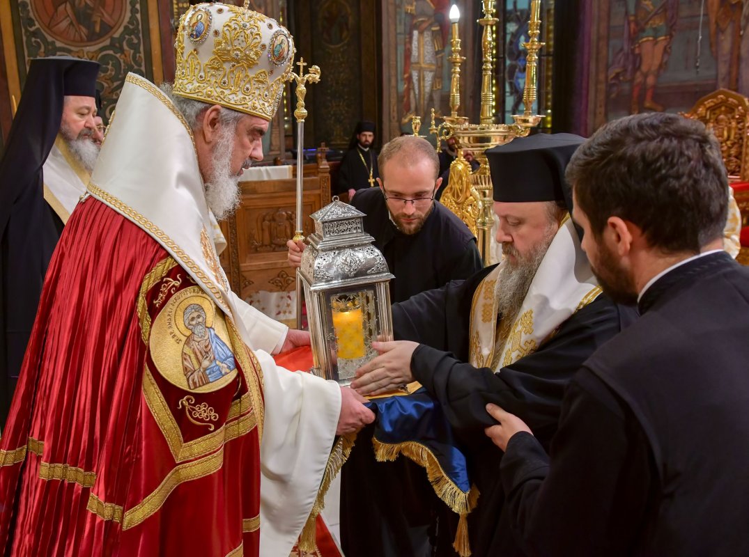 Sfânta Lumină de la Ierusalim adusă în România 111640