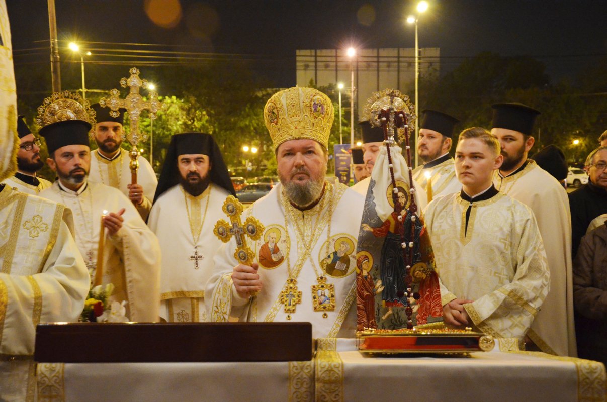 Slujiri arhierești la praznicul Învierii Domnului Iisus Hristos 111655