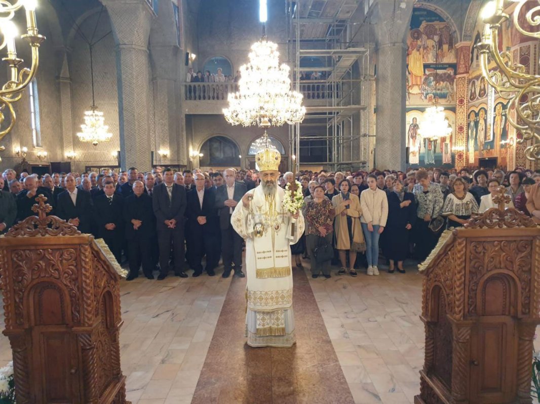 Slujiri arhierești la praznicul Învierii Domnului Iisus Hristos 111659