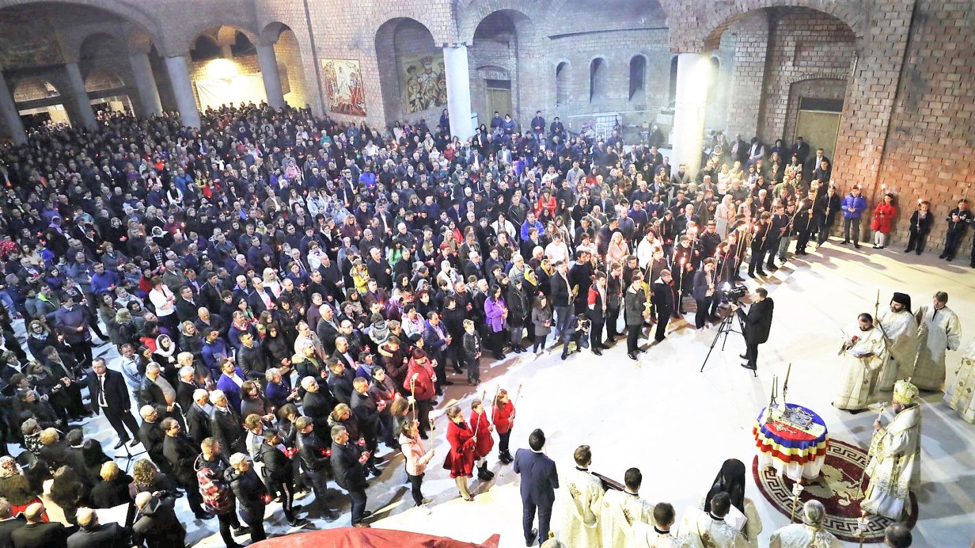 Slujiri arhierești la praznicul Învierii Domnului Iisus Hristos 111663