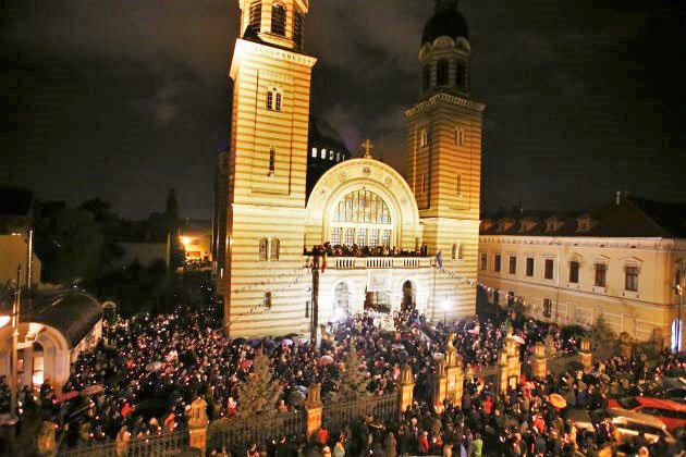 Slujiri arhierești la praznicul Învierii Domnului Iisus Hristos 111676