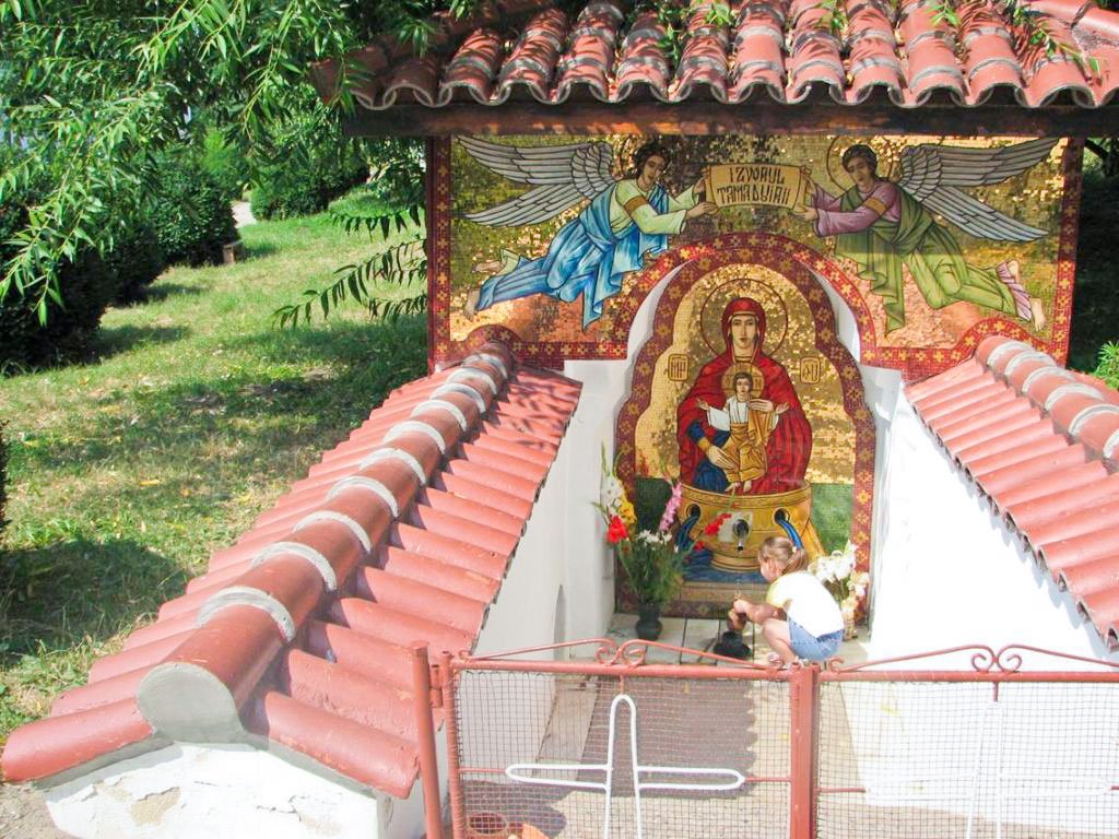 Procesiuni la ape binefăcătoare de Izvorul Tămăduirii 111571