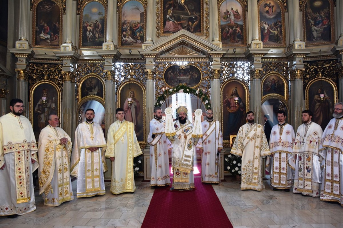 Slujiri arhierești la Sfintele Paști 111599