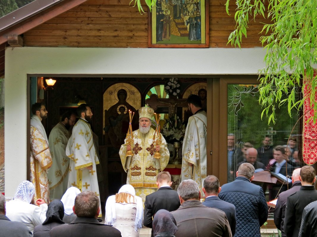 Slujiri arhierești la Sfintele Paști 111601