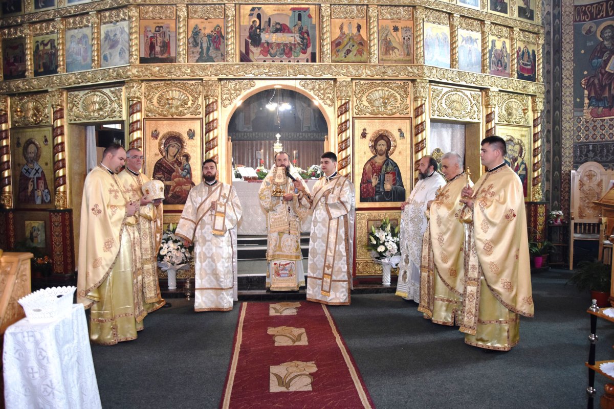 Slujiri arhierești la Sfintele Paști 111604