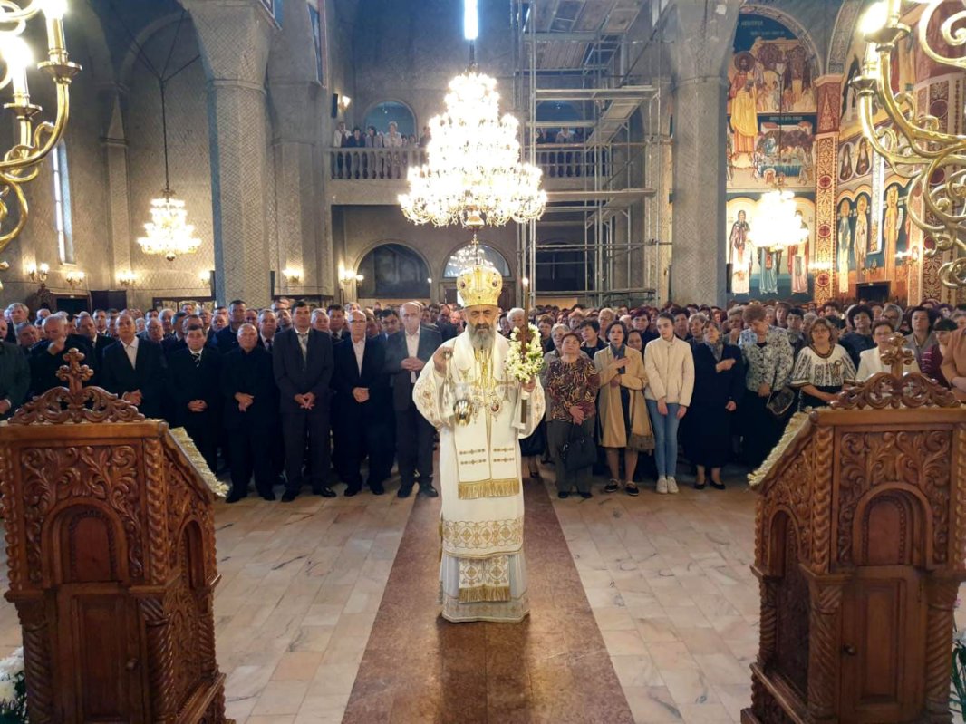Slujiri arhierești la Sfintele Paști 111610