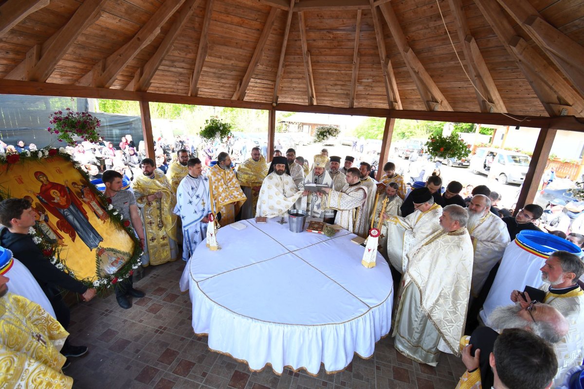 Mănăstirea Basaraba şi-a serbat hramul prin Liturghie arhierească 111494