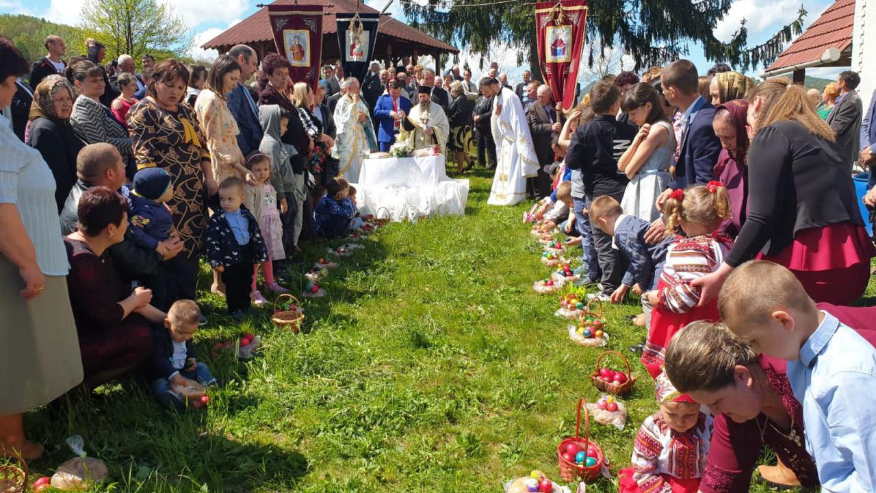 Obicei tradițional de Paști, în Parohia Presaca Ampoiului, Alba 111543
