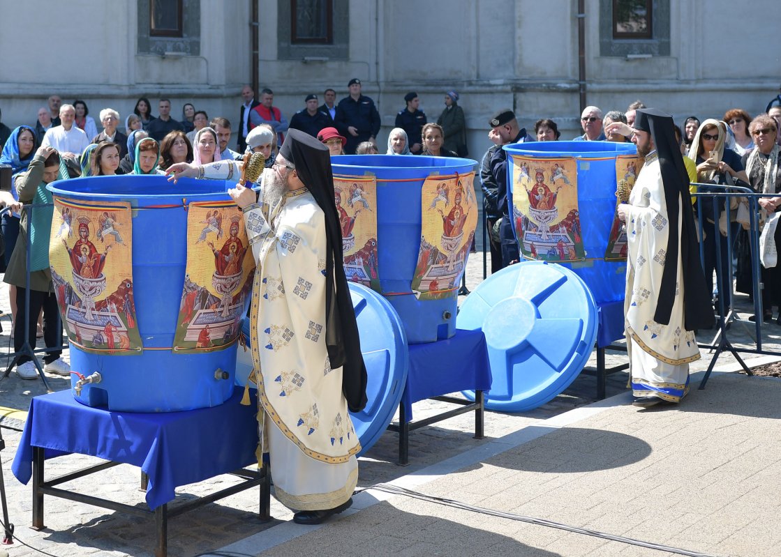 Procesiune și sfințirea apei la Catedrala Patriarhală 111509