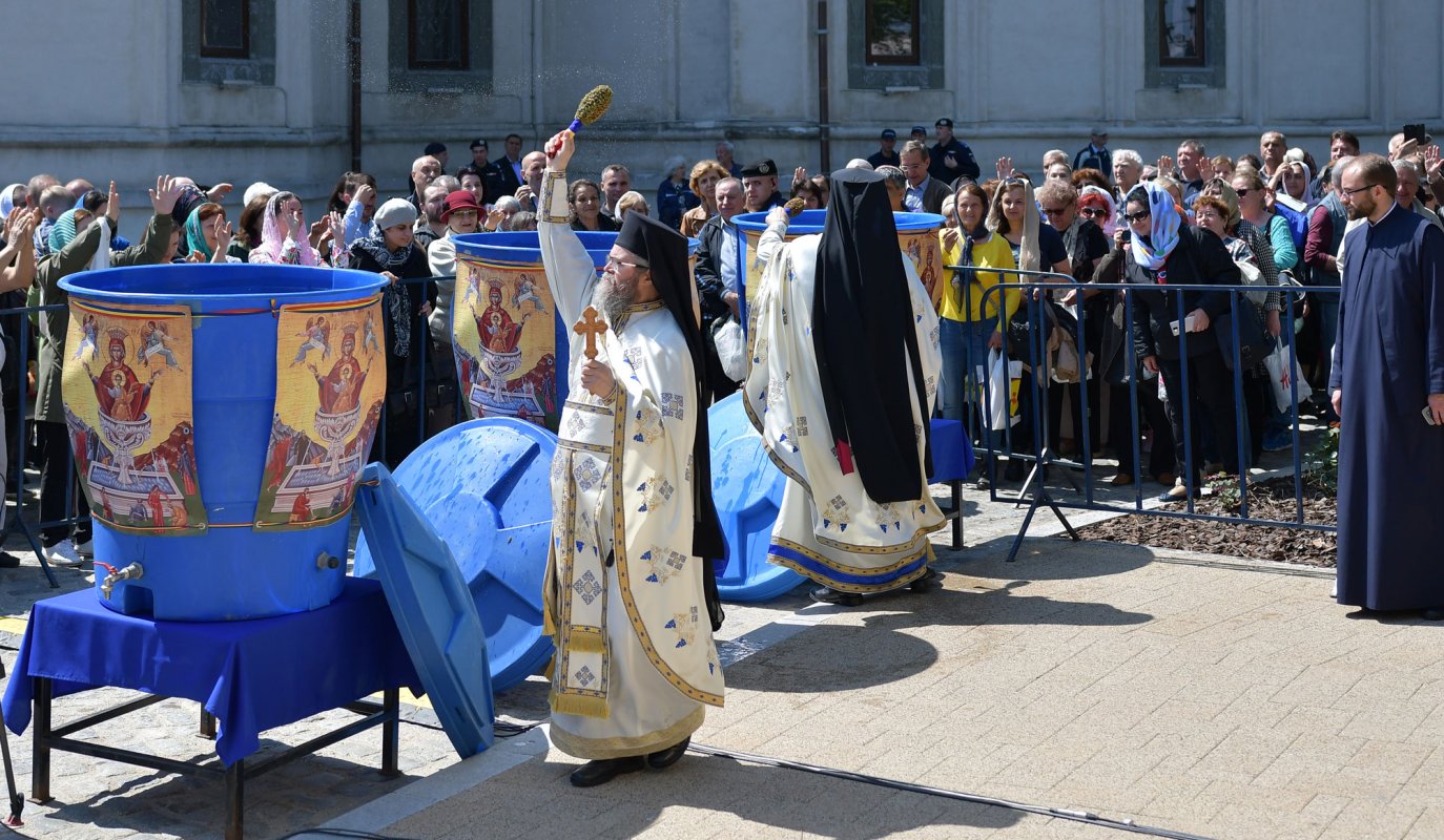 Procesiune și sfințirea apei la Catedrala Patriarhală 111511