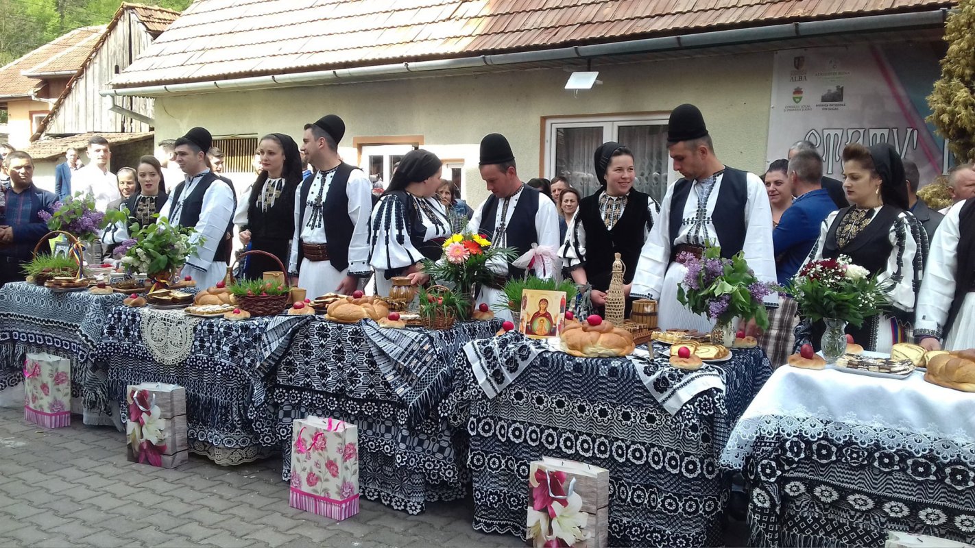 „Statu’ la vase în Lunea Paştelui”, obicei popular la Șugag, Alba 111538
