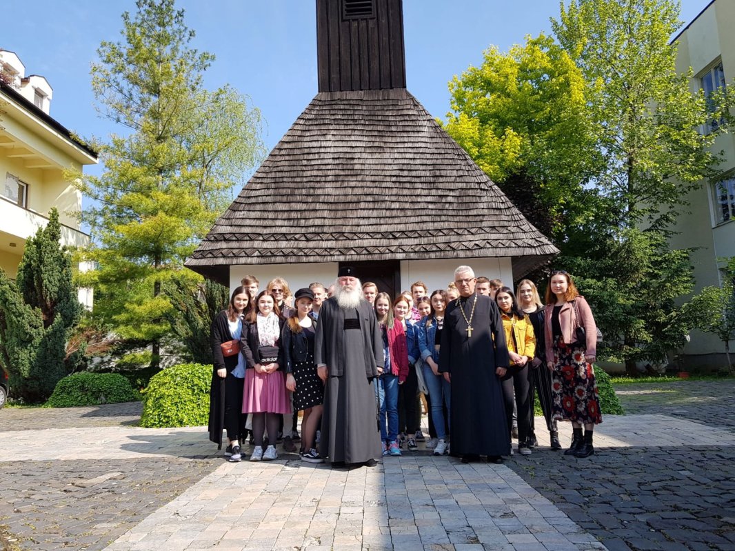 Tineri finlandezi în vizită la reședința mitropolitană din Timișoara 111552