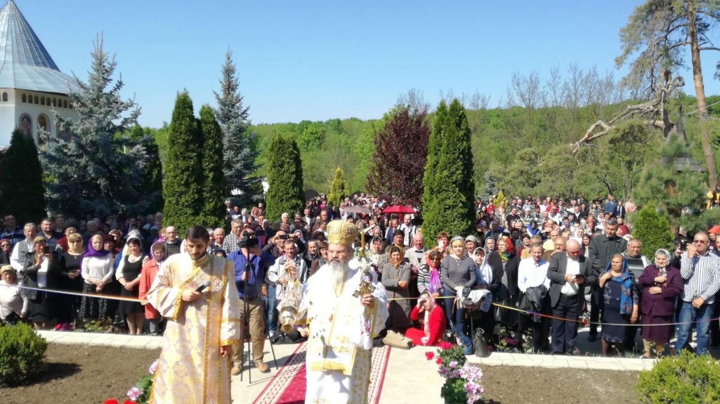 Prezenţe arhiereşti la mănăstirile Iteşti şi Bujoreni 111415