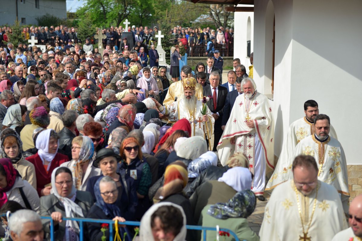 Resfinţire de biserică în parohia filantropiei creştine din Paşcani 111407