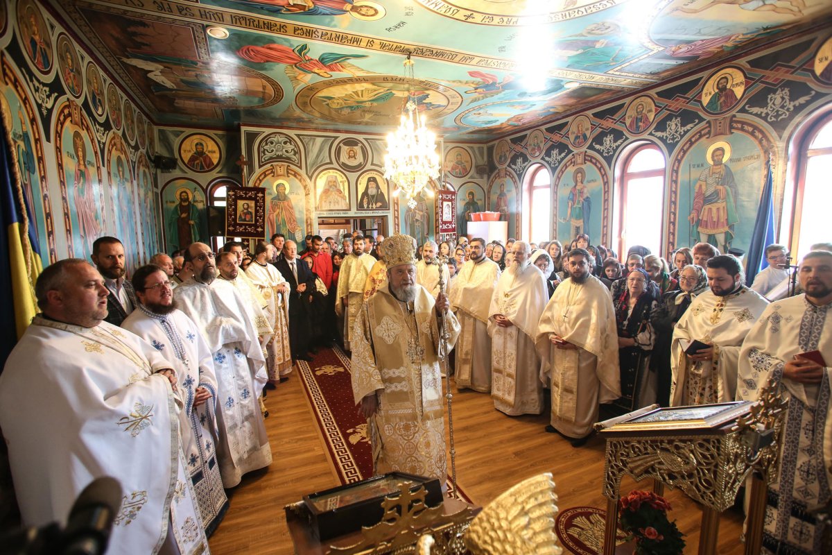 Slujiri arhierești în Sâmbăta Luminată 111479