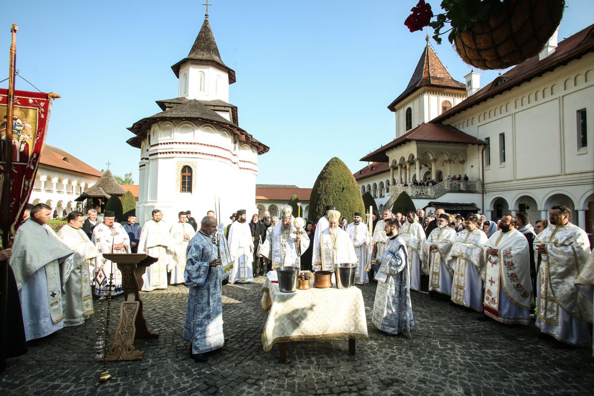 Slujiri arhierești la praznicul Izvorului Tămăduirii 111473