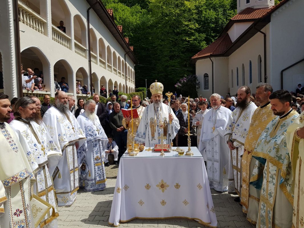 Slujiri arhierești la praznicul Izvorului Tămăduirii 111475